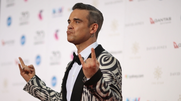 现年46岁的英国歌手罗比威廉斯（Robbie Williams）被爆出，日前带着妻子与四名孩子在加勒比海度假时确诊感染武汉肺炎，目前一家六口都在当地隔离。