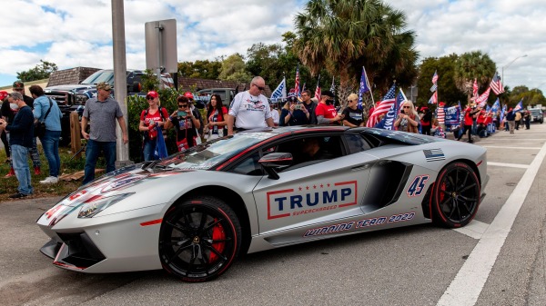 川普 支持者 佛罗里达 -|图片来源: Getty Images图ADAM DELGIUDICE/AFP/Getty Images - |