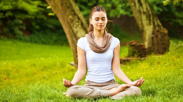 静坐能改善大脑功能，减轻焦虑与压力，并强化免疫系统。
