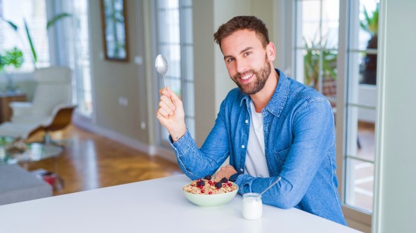 男人要养成吃早餐的习惯，才不会影响健康。