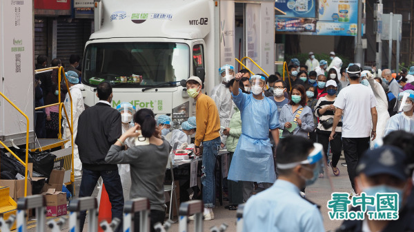 香港當局計劃2月底以後幫港人接種武漢肺炎疫苗，但是一項調查卻顯示，只有4成半受訪者願意接種，比率遠低於去年的調查。示意圖。