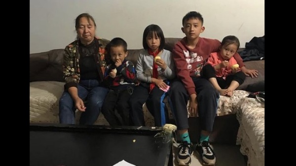 许多推友纷纷呼吁中国当局释放王藏夫妻，并停止监控王母及4名幼童。图为王藏夫妻的4名孩子。