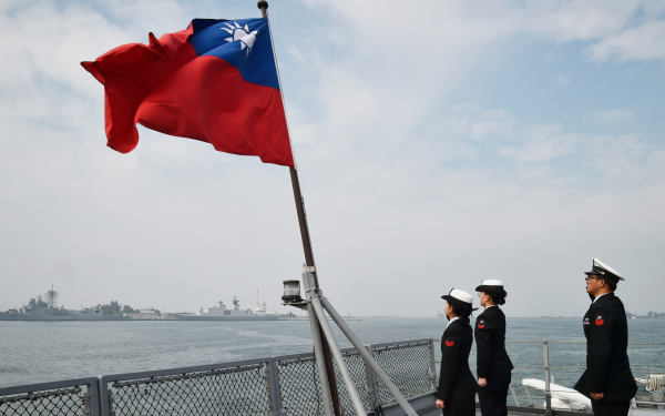 018年1月31日，臺灣海軍士兵們在向中華民國國旗致敬