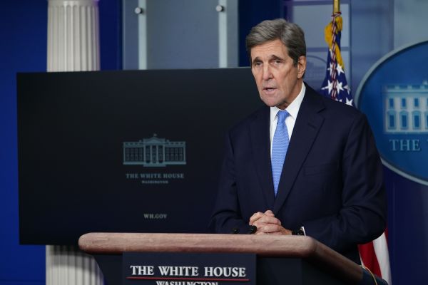 2021年1月27日，拜登政府的气候特使约翰．克里（John Kerry）在白宫新闻会上。（图片来源：Mandel Ngan/AFP via Getty Images）