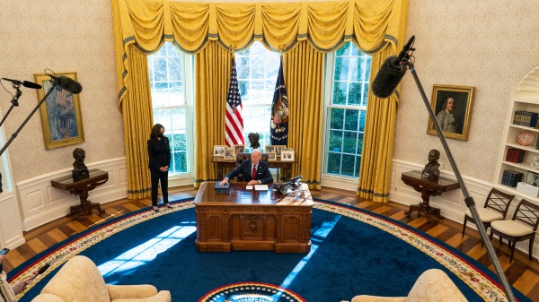 2021年1月28日，美國總統拜登在白宮簽署一系列健保行政令（圖片來源：Doug Mills-Pool/Getty Images）