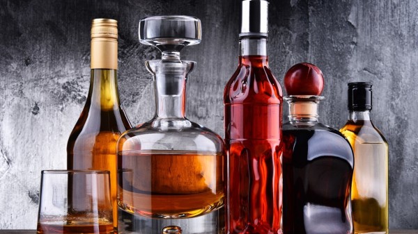 长期饮酒过量，就会导致高血压、心律不整、心脏病的发生。