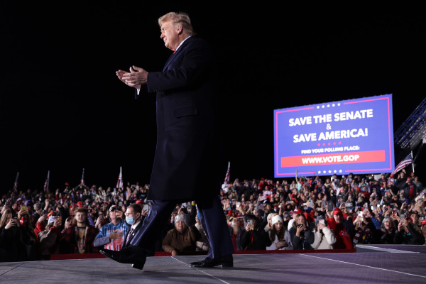 2021年1月4日晚，川普总统在乔治亚州为两位共和党参议员举行大型助选集会。（图片来源：Alex Wong/Getty Images)