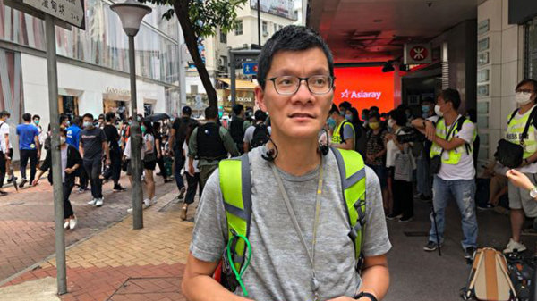 陈渭新表示许智峯流亡后，自己遭多名男子长时间、近距离监视，担心会被当局投入冤狱，故道别家人，离开一生所挚爱的香港。资料图片。（图片来源：大纪元）