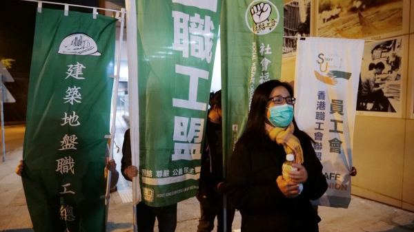 職工盟主席吳敏兒今晚獲釋，提及被捕遭遇，情緒激動，擔心今次大抓捕事件會發生在香港人身上。（圖片來源：職工盟提供）