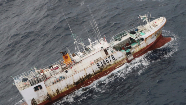 台湾苏澳籍渔船“永裕兴18号”日前失联，渔民团体批评外交部不积极协助，外交部回应说自始持续协调美方来协助。
