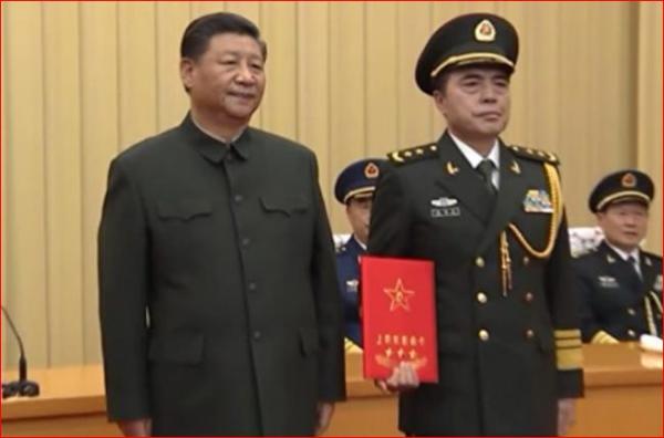 習近平18日現身北京八一大樓，授出4個上將軍銜警銜