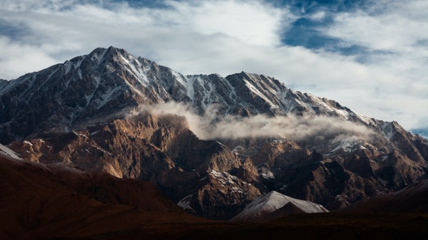 崑崙山脈，被視作是龍脈始祖，也是中國神話中的神山。