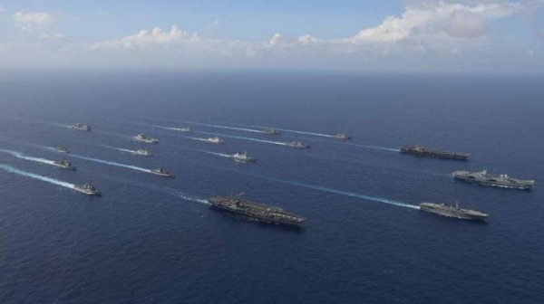 2021年10月4日，日本海上自卫队称，2日和3日，与美、英、荷、加、纽共6国于冲绳西南海域展开联合演训