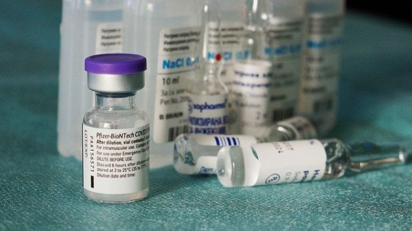 研究发现，接种第2剂辉瑞疫苗的6个月后，体内大部分抗体已经消失。（x3/Pixabay）