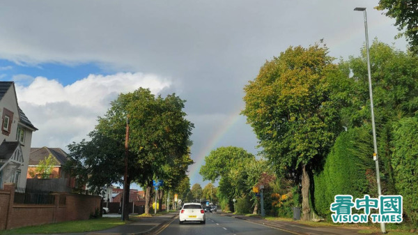 英国的雨后经常出现彩虹。（图片来源：受访者提供）