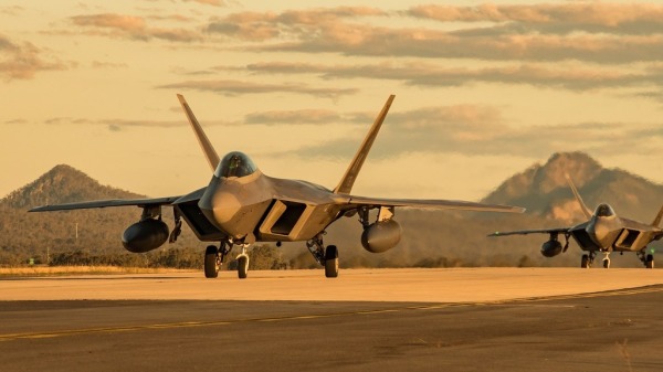 洛克希德-马丁公司出品的第五代隐形战斗机F-22猛禽。