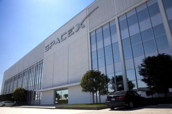 马斯克旗下的SpaceX，估值已超1000亿美元。