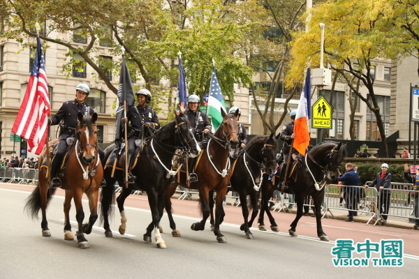 2021年11月11日，在纽约曼哈顿第五大道上举行了纽约的第102届老兵节游行，这是美国最大规模的退伍军人庆祝活动。