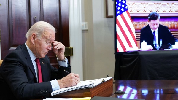 拜登在美国海军学院（U.S.Naval Academy）毕业典礼发表讲话时透露，习近平在选举之夜打电话给他。