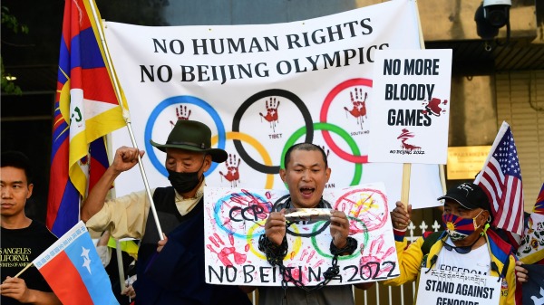 美国洛杉矶民众发起抵制2022年北京冬奥会的集会