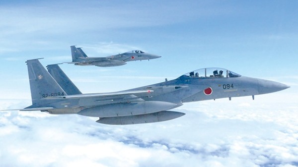 日本航空自衛隊的F15J戰機在飛行中。