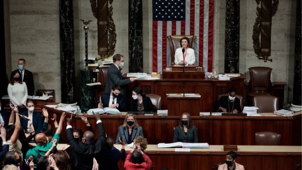 2021年11月19日，美国众议院通过1.75亿支出法案。（图片来源：Anna Moneymaker/Getty Images）