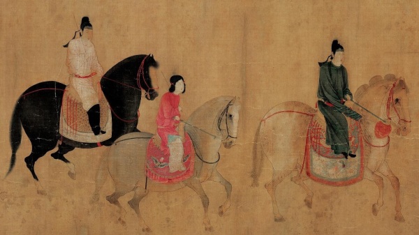 张萱作品《虢国夫人游春图》，右一身着男装，座骑三鬃马鸳鸯鞍者为虢国夫人。
