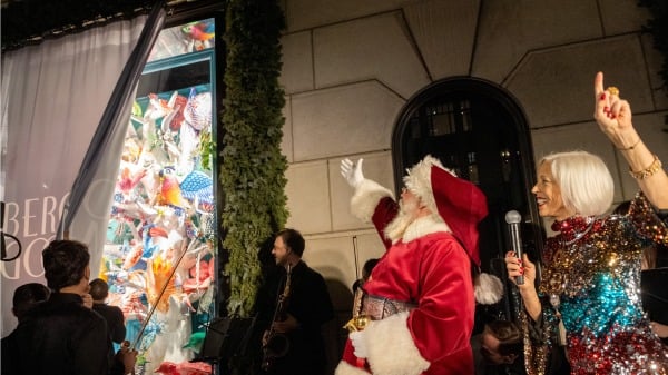 2021年11月18日，紐約市Bergdorf Goodman商場聖誕窗口揭幕儀式。（圖片來源： Alexi Rosenfeld/Getty Images）