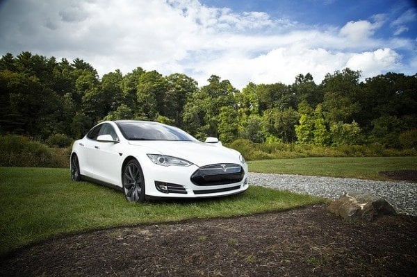 特斯拉（Tesla）是美国一家电动汽车及能源公司。图为一辆电动车。
