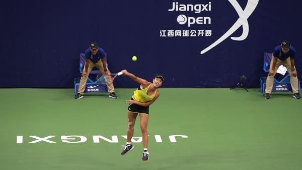 现年35岁的中国女子职业网球运动员彭帅，2日深夜突然在微博发文，自曝曾与相差40岁的中国前副总理张高丽发生不伦恋的性关系。