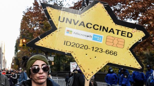 2021年11月20日，美國紐約舉行的對疫苗接種強制令的抗議遊行活動。（圖片來源：Stephanie Keith/Getty Images）