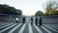 西安疫情失控军医大学医疗队火速入隔离区(图)