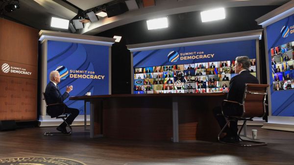 美国总统拜登在民主峰会上讲话