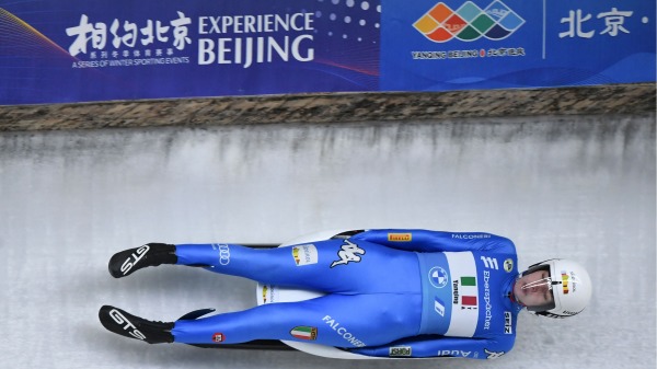 2021年11月21日，意大利选手Verena Hofer在北京延庆国家滑雪中心参加奥运测试赛。（图片来源：WANG ZHAO/AFP via Getty Images）