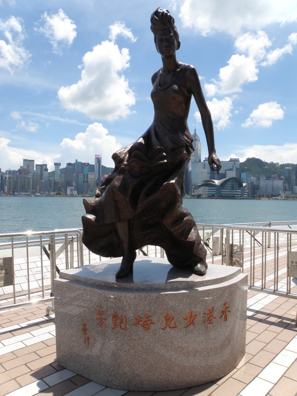 香港尖沙咀的梅艷芳銅像。（圖片來源：Exploringlife/Wikipedia/CC BY-SA 4.0）