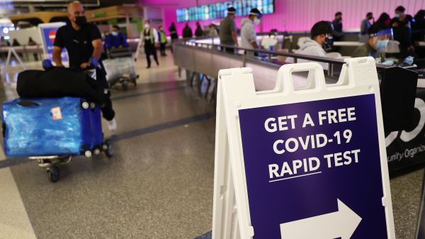 美國加州洛杉磯國際機場為國際到達旅客設置了快速檢測Covid-19病毒的檢測點