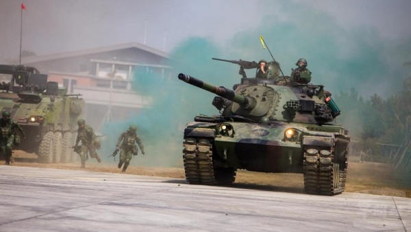 台湾拟派人赴美参加8月间举办的“华美军图会议”。图为陆军战车装甲车。