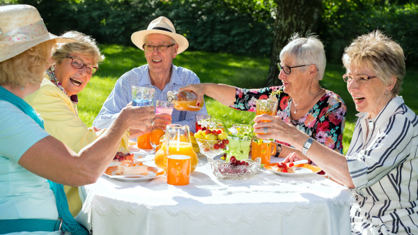 老年人要選擇合適食物提供營養，才能保持血管功能正常。