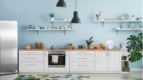 廚房的顏色宜以淺色為主，如白色、象牙色等。