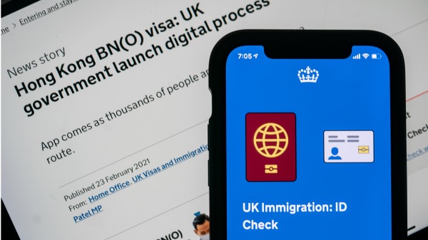 英国政府为香港BNO签证申请人启动了全数字化流程。申请人将可以通过智能手机应用程式申请。（图片来源：Getty Images）