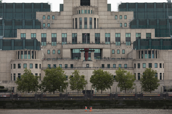 图为位于伦敦的英国军情六处（MI6）的总部。（图片来源：OZAN KOSE/AFP via Getty Images）