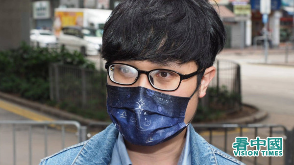 民間集會團隊發言人劉頴匡（圖）被警方落案起訴，拘押至今。圖為2月28日，他在進入旺角警署前一度落淚。（圖片來源：李天正/看中國）