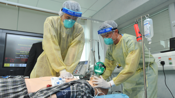 圖為香港公立醫院醫生訓練。（圖片來源：香港政府新聞處）