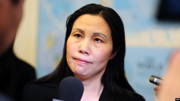 中国维权人士郭飞雄的妻子张青在参加众议院外交关系委员会听证会前接受记者采访。