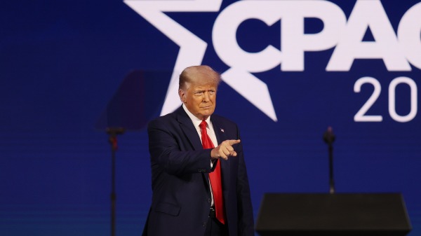2021年2月28日，美國前總統川普參加CPAC大會並發表演講。（圖片來源：Joe Raedle/Getty Images）