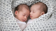 奇不奇怪同卵雙胞胎姐妹同時分娩(圖)