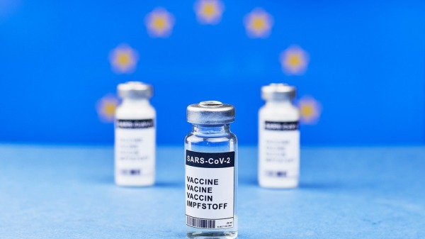 中國疫苗廠商以與台灣斷交作為取得疫苗的條件，被巴拉圭批說毫無正當性且有損巴國主權。Covid-19疫苗示意圖。