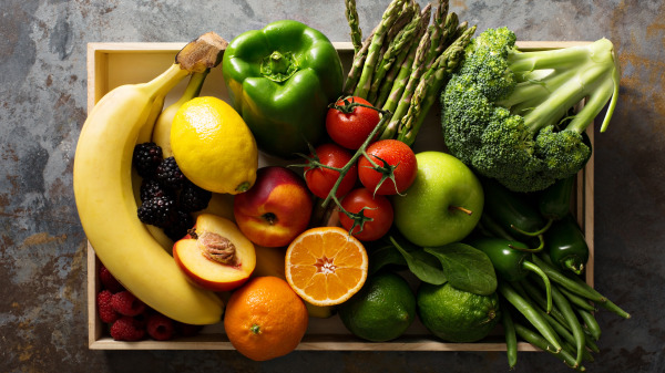 新鲜果蔬含丰富维生素，可促进血液循环，防止心脑血管疾病发生。