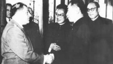 1955年，阎宝航陪同周恩来会见外宾（后右一阎宝航）