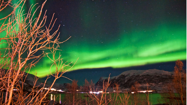 奇幻小说：《嬉游记》挪威夜空 北极光。